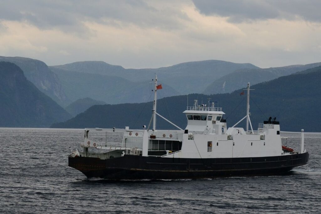 ferry on lavik